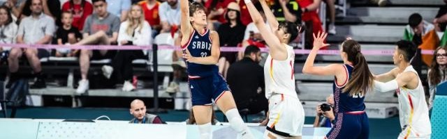 奇异果官方平台-疯狂丢篮板！防挡拆形同虚设！中国女篮丢失杀手锏