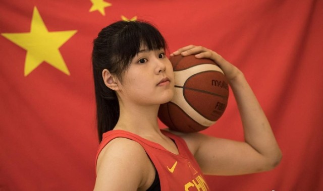 牛啊！女篮李月汝收购一支欧洲球队，化身女霸总，原因让人很感动